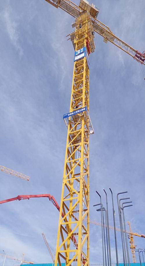 建筑工地施工電梯_施工電梯-產品列表頁-四川天仁宏宇建設工程有限