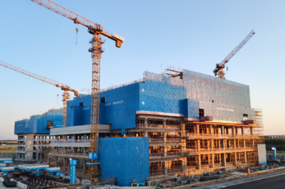 河北航空北京大興國際機(jī)場運(yùn)營基地一期工程主體結(jié)構(gòu)封頂