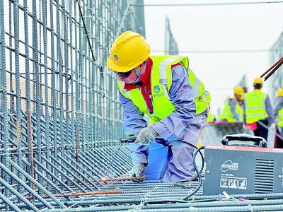 戈壁荒原闖出綠色發展路