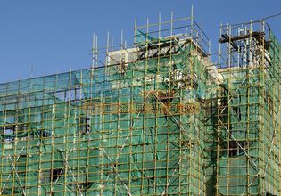 建筑爬架網在使用過程中的維護方法